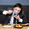 やけ食いをやめる方法５つ|仕事のストレスでやけ食いがやめれない方へ